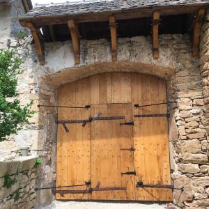 Portail chêne ancien avec clous forgés, Valady 2018