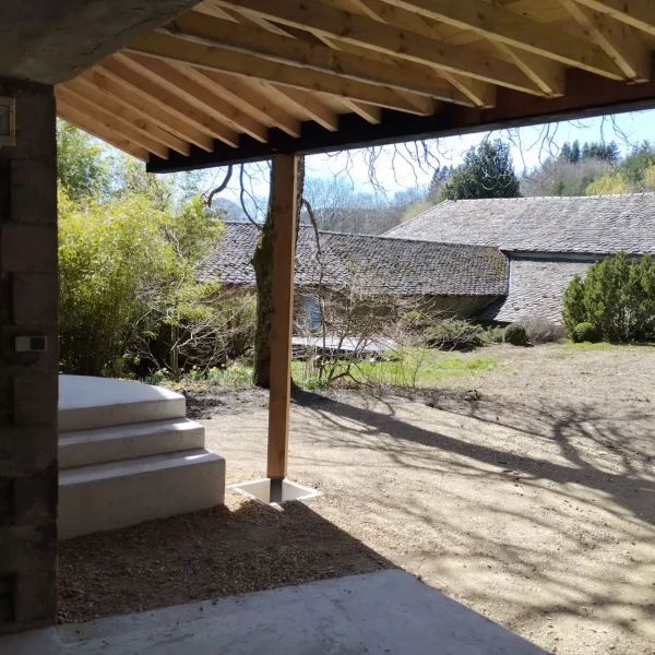 Extension et rénovation d’habitation, en bois brûlé Salles Curan 2023